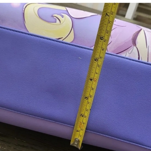 Portafoglio Loungefly Con Cerniera Disney Rapunzel - Con Rivetto Mobile Per Far Ondeggiare Rapunzel, Viola